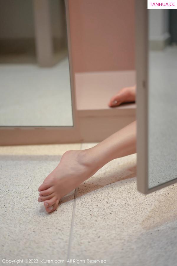 laura阿姣  [XiuRen]高清写真图 2023.05.12 No.6729 laura阿姣 妩媚美腿第57张图片